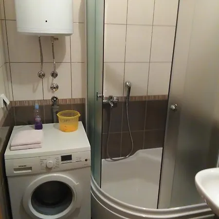 アパート Apartman Dona トレビニエ
