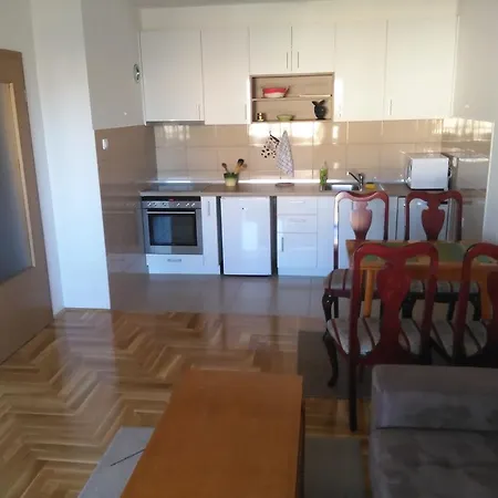Apartman Dona トレビニエ