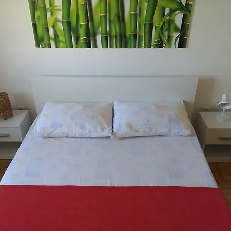 Apartman Dona アパート トレビニエ