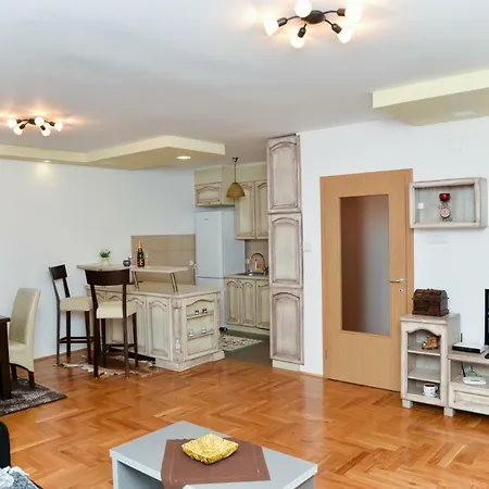 Apartman Dona アパート *