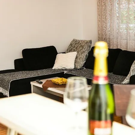 Apartman Dona Apartment
