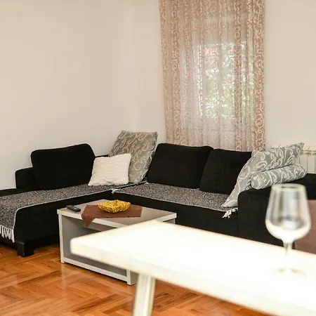 Apartman Dona アパート *